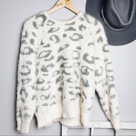 Callahan Sweaters - Callahan Cheetah Animal Fuzzy Eyelash Sweater XS
